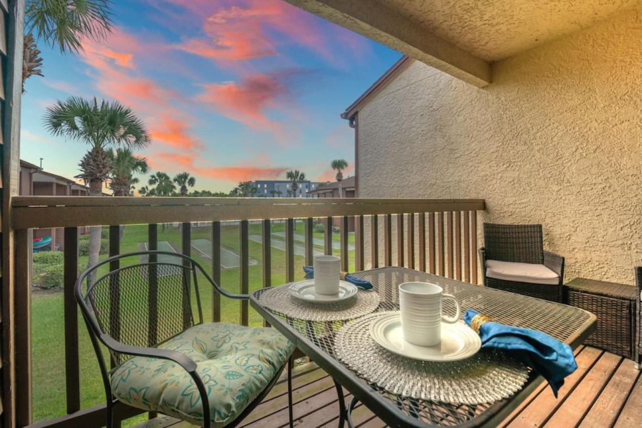 Experience Starlit Nights From Beach Happy'S Balcony Overlooking The Community Pool At Beachwalk Villa Panama City Beach Exterior photo